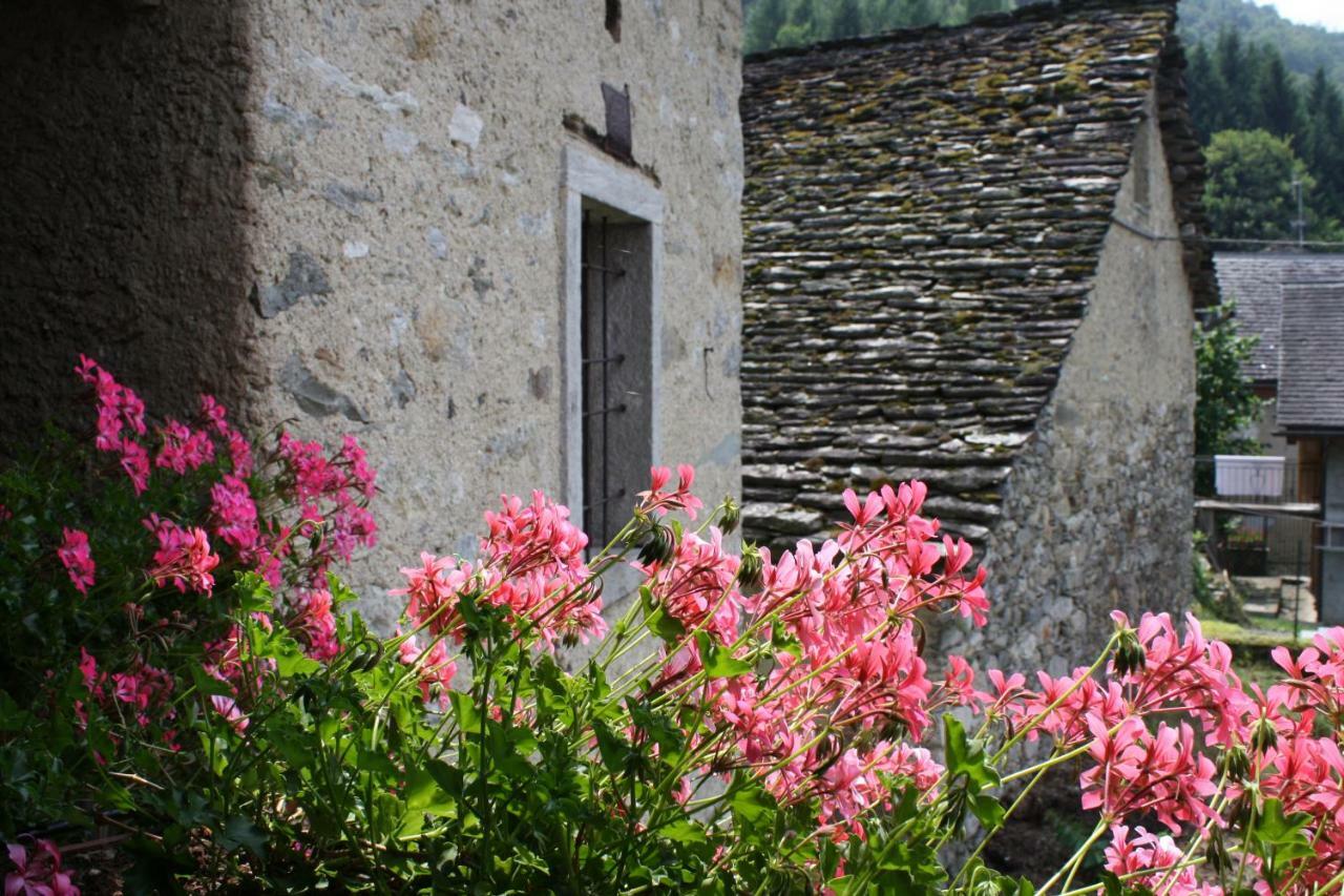 B&B Casa Quaroni Anzino Buitenkant foto